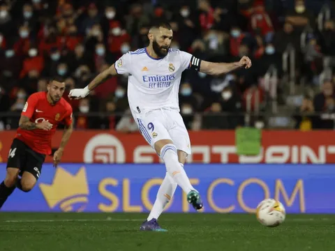 Real xây chắc ngôi đầu sau trận thắng 3-0