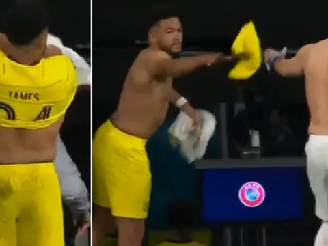 Benzema xin đổi áo với một cầu thủ Chelsea sau trận