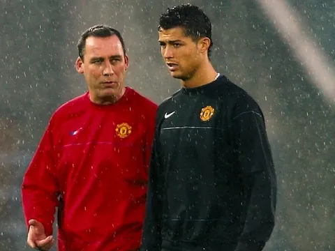 Trước trận Việt Nam, HLV Úc nhớ những năm làm việc ở M.U