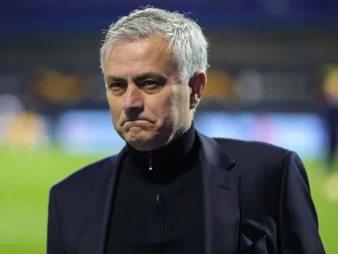 "Tottenham Hotspur là một trò hề"