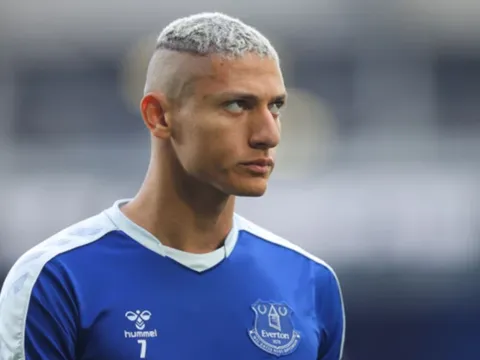 Hàng hot Premier League lên tiếng về tương lai