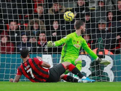 Rio Ferdinand chỉ ra điểm sai của Wan-Bissaka