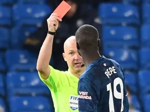 Rio Ferdinand: "Nicolas Pepe đã làm một điều ngu ngốc"