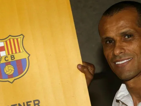 Rivaldo: "Barca cần phải nghiêm khắc trừng phạt cái tên đó ngay lập tức"