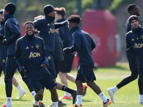 Rõ 2 cầu thủ M.U ẩu đả trên sân tập