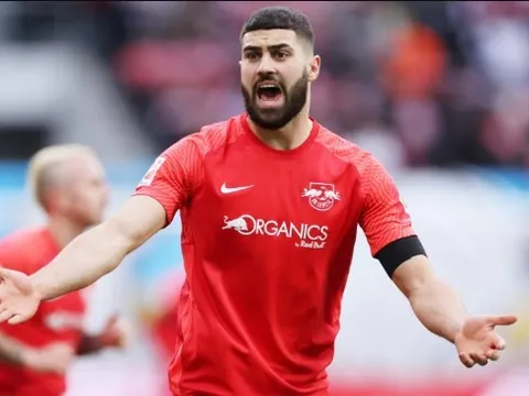 Rõ bom tấn Man City sẽ 'nổ' sau khi mất Ake