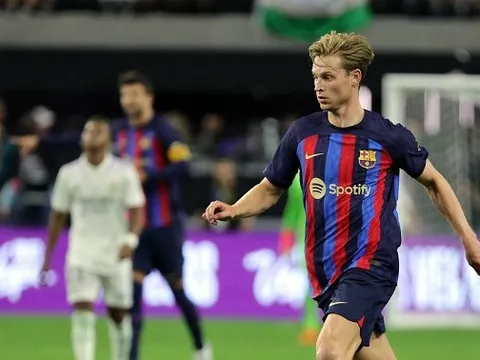 Rõ số tiền Barca đang 'dụ' De Jong cắt giảm