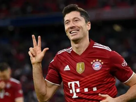 Lewandowski so sánh bản thân với huyền thoại giành 3 Quả bóng vàng