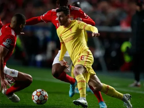 Robertson lên án hành động xấu của CĐV Benfica