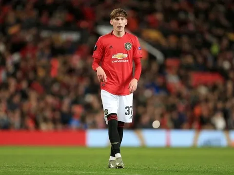 Rời Man United, lộ 2 bến đỗ tiềm năng của "Carrick mới"
