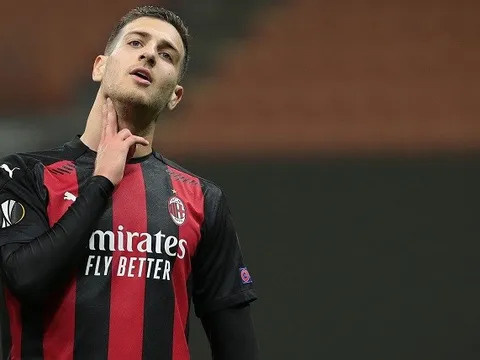 Rời M.U, Diogo Dalot tiếp tục "mài mông" trên ghế dự bị