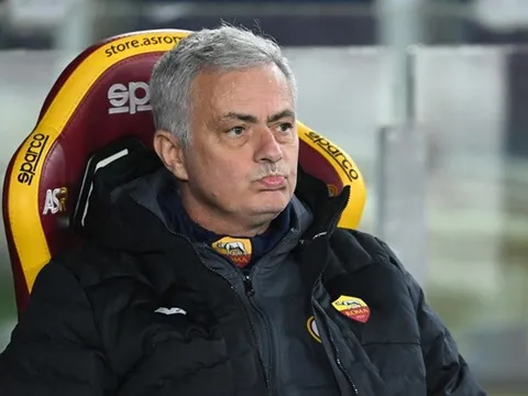 Roma lỗ hơn 100 triệu, áp lực dành cho Mourinho càng lớn