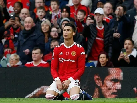 Perry Groves: Man Utd đã ký kết 2 bản hợp đồng phù phiếm
