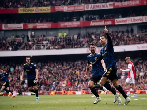 'Xé lưới' Arsenal, Ronaldo đi vào lịch sử