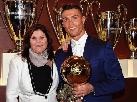 Cristiano Ronaldo: Tình yêu của mẹ và phép màu cuộc sống