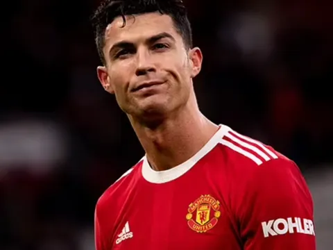 Chị gái Ronaldo khiến fan M.U dậy sóng