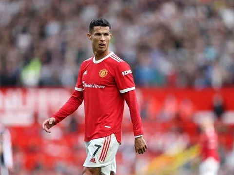 Ronaldo khả năng ra đi, M.U muốn giải cứu sao xịn khỏi Everton