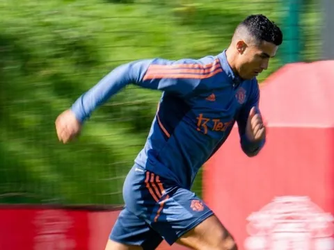 Ronaldo bắn thông điệp ngắn gọn trước trận Brentford