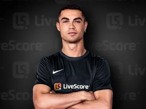 Ronaldo bất ngờ gật đầu trước “gã khổng lồ”, được phong danh GOAT