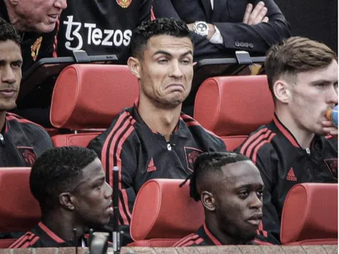 Ronaldo bị CĐV MU la ó