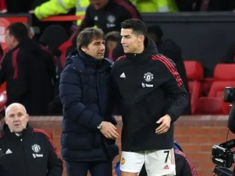 Ronaldo bùng nổ, Conte nói thẳng 1 điều về Man United