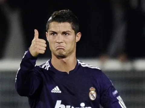 Ronaldo cán mốc khủng với M.U, Real và Juve