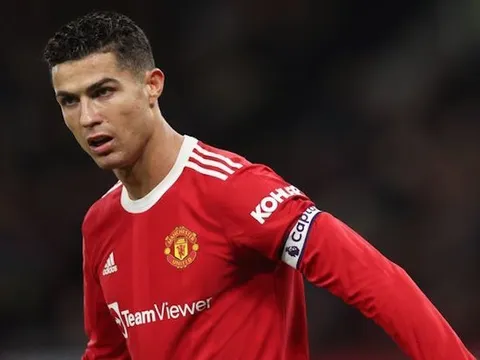 Ronaldo đã làm gì sau khi MU thua bẽ mặt Wolves?