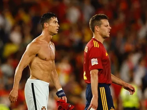 Ronaldo để lộ cơ bắp cực phẩm, tuyển Bồ chật vật trước Tây Ban Nha