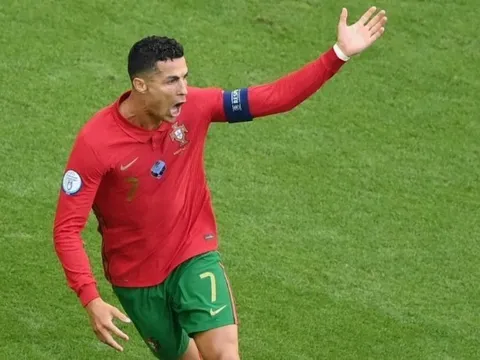 Gary Neville phát cuồng vì khả năng đặc biệt của Cristiano Ronaldo