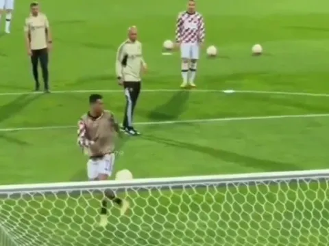 Ronaldo gây ngỡ ngàng vì khoảnh khắc ngoạn mục