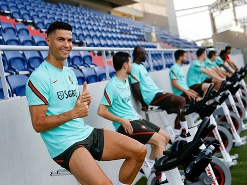 Ronaldo hóa trẻ con, Pepe chỉ còn biết cười trừ