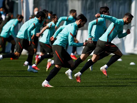 Ronaldo hướng tới kỷ lục, lực lượng Bồ Đào Nha gây choáng