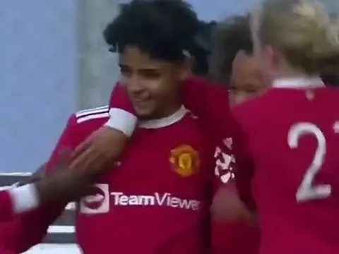 Ronaldo Jr lập công cho đội trẻ M.U, ăn mừng theo phong cách kinh điển