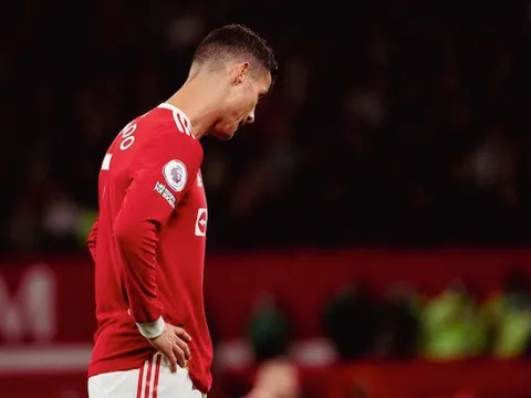 Ronaldo không hài lòng với 2 đồng đội