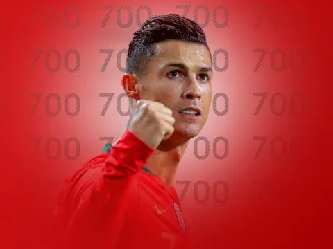 Ronaldo làm thế nào đạt cột mốc 700 bàn thắng? So với Messi ra sao?