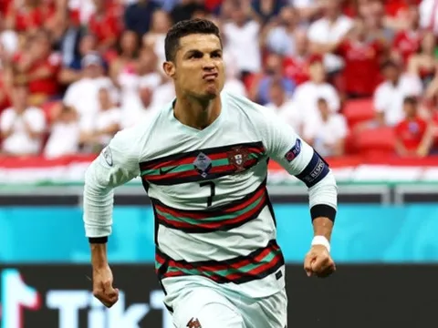 Ronaldo chuộc lỗi, Bồ Đào Nha tạo sức ép lên bảng tử thần