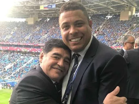 Ronaldo lý giải thói quen đeo 2 chiếc đồng hồ của Maradona
