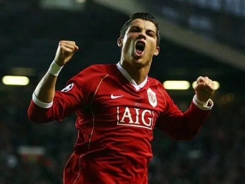 Không phải Van Dijk, BLV chỉ ra đối tượng sẽ khiến Ronaldo e dè