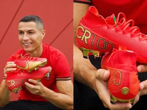 Ronaldo nhận đôi giày "chất như nước cất" từ Nike