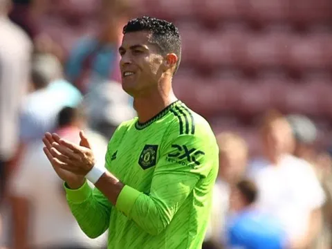 Ronaldo nhận thấy cửa rời Man Utd