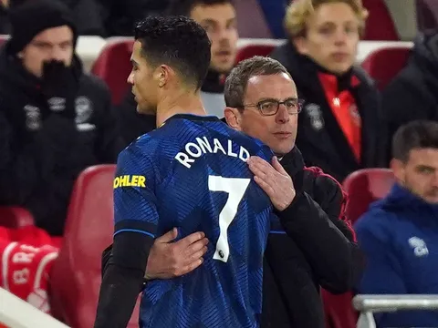 Ronaldo nợ ngọc quý của M.U lời xin lỗi