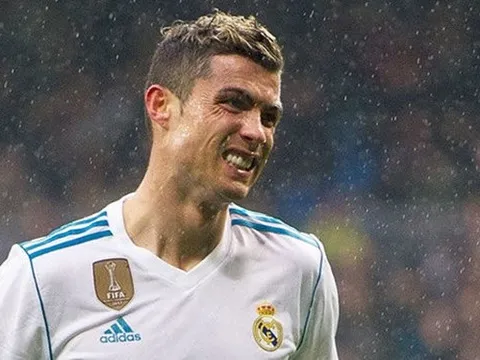 Ronaldo bị chửi là "cặn bã" và "thằng hề"