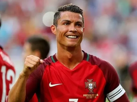 “Ronaldo sẽ ghi được nhiều bàn thắng hơn Pele”