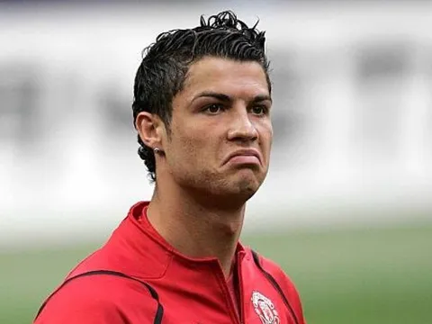 'Ronaldo sẽ hủy hợp đồng với M.U nếu theo dõi trận đấu'