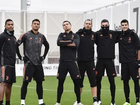 Ronaldo tạo dáng cực ngầu, mang sự tự tin trở lại với Juventus
