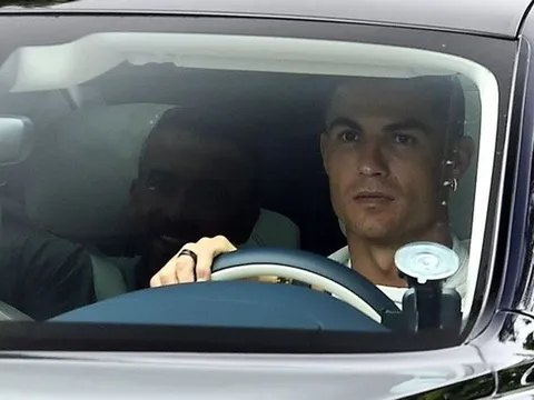 Ronaldo theo dõi trận giao hữu kín của Man Utd