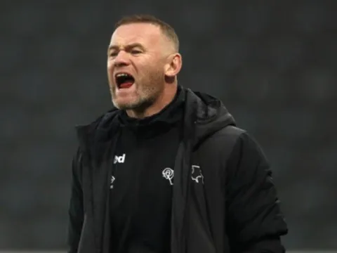 Rooney ra mắt băng ghế chỉ đạo, CLB ngắt mạch 4 trận toàn thua