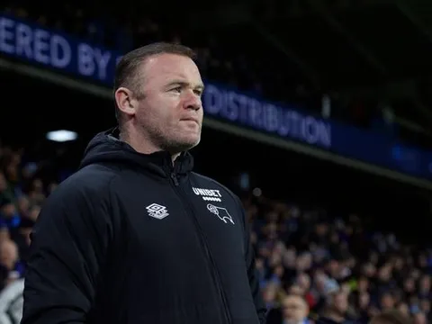 Rooney tiếp tục tạo nên điều điên rồ cùng Derby County
