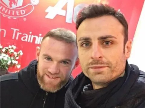 Rooney vùng vằng đòi rời M.U, cách Berbatov xử lý ít ai ngờ
