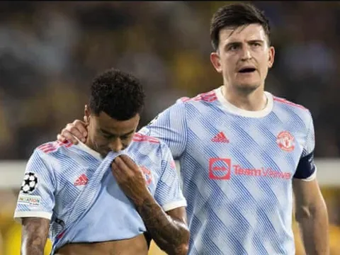 Roy Keane nêu 3 cái tên nên 'cuốn gói' khỏi Old Trafford
